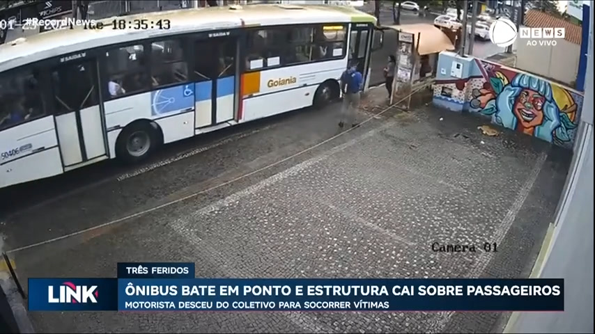 Vídeo: Vídeo: Ônibus bate em ponto e causa acidente inusitado em Goiânia