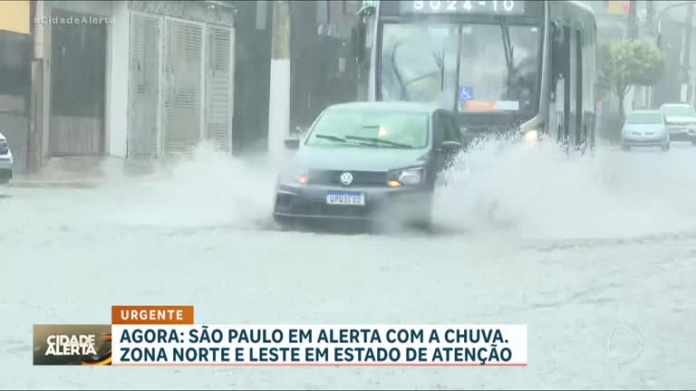 Vídeo: Chuva forte deixa zonas norte e leste da capital paulista em estado de atenção