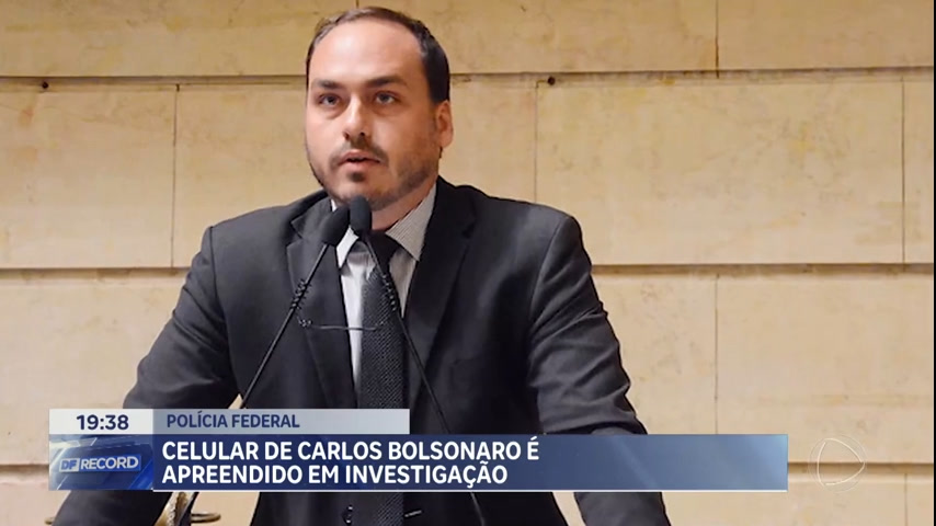 Vídeo: Celular de Carlos Bolsonaro é apreendido em investigação da PF