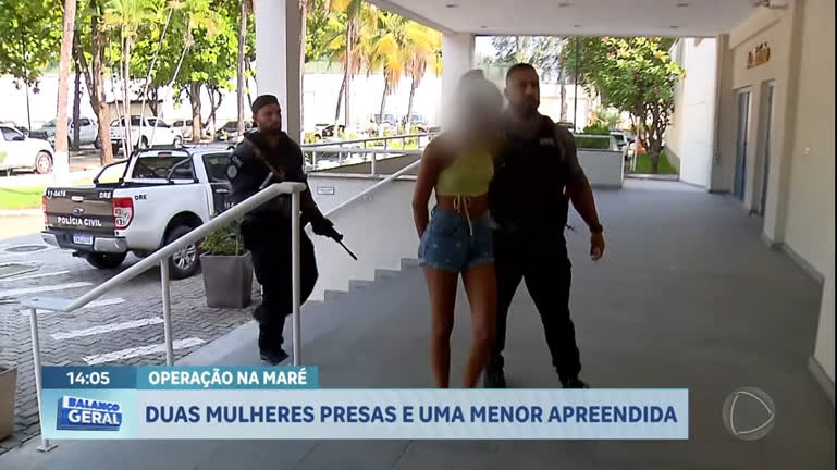 Vídeo: Duas mulheres são presas e uma menor apreendida durante operação na Maré, no Rio