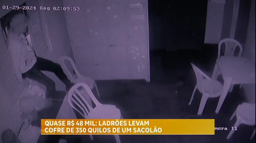 Vídeo: Sacolão é invadido e homens levam cofre com cerca de R$48 mil em Betim (MG)
