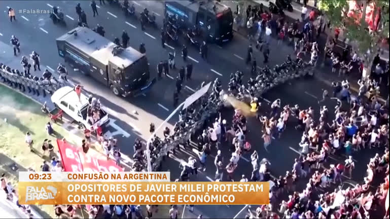 Vídeo: Opositores de Javier Milei protestam contra pacote econômico