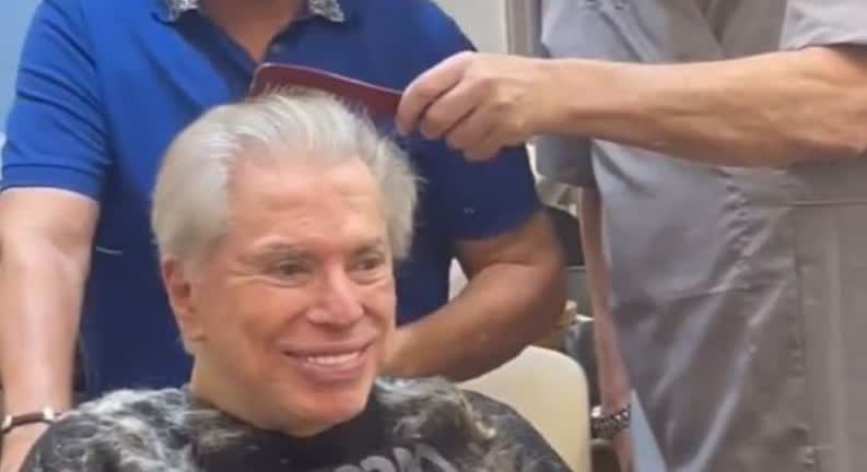 Vídeo: Jassa recebe a ajuda de Milton Neves para fazer o cabelo de Silvio Santos