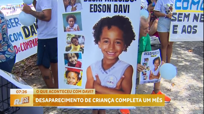 Vídeo: Caso Edson Davi completa um mês; amigos e familiares fazem manifestação em praia da zona oeste do Rio