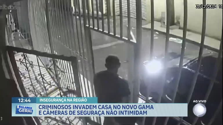 Vídeo: Câmeras de segurança registram invasão e furto em casa do Novo Gama