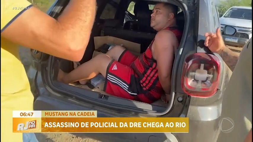 Vídeo: Suspeito de matar policial civil chega ao Rio após prisão na Paraíba