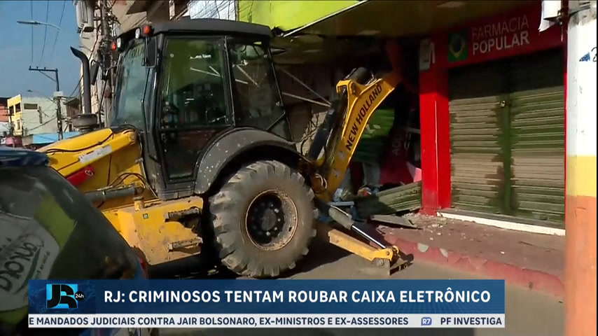 Vídeo: Criminosos desistem de roubar caixa eletrônico no Rio