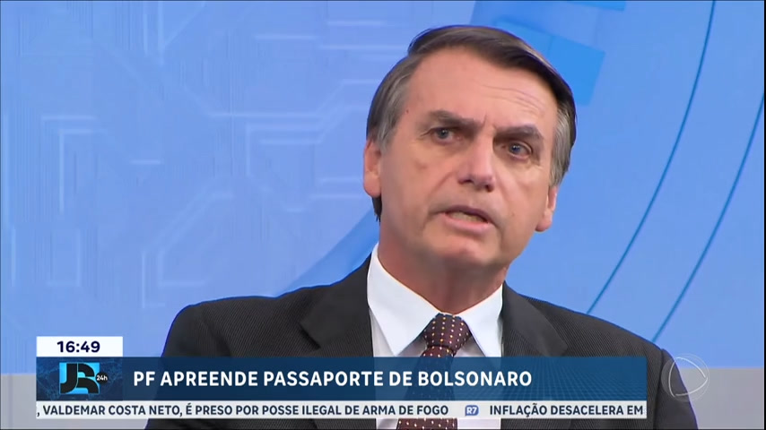 Vídeo: Ex-presidente Jair Bolsonaro entrega passaporte à Polícia Federal
