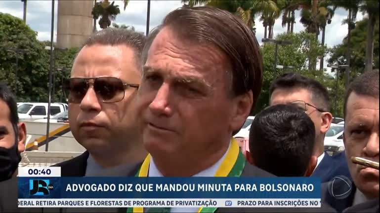 Vídeo: Defesa de Bolsonaro diz ter mandado a suposta minuta do golpe para o ex-presidente ler