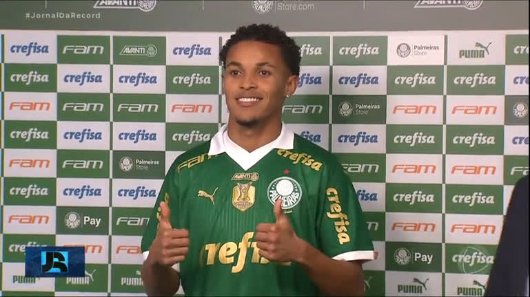 Vídeo: Palmeiras apresenta o atacante Lázaro, quarto reforço para a temporada