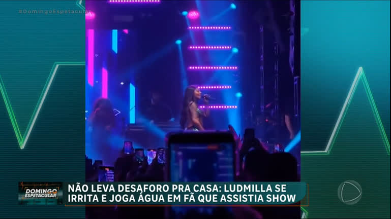Vídeo: Giro dos Famosos : Ludmilla joga água em fãs durante show em SC