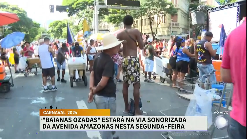 Vídeo: Bloco Baianas Ozadas movimenta avenida Afonso Pena, no centro de BH