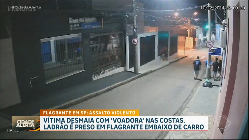 Vídeo: Homem é atacado com chute nas costas durante assalto em Jundiaí, interior de SP