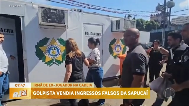 Vídeo: Policia prende irmã do ex-jogador Léo Moura por venda de falsos ingressos para o sambódromo do Rio