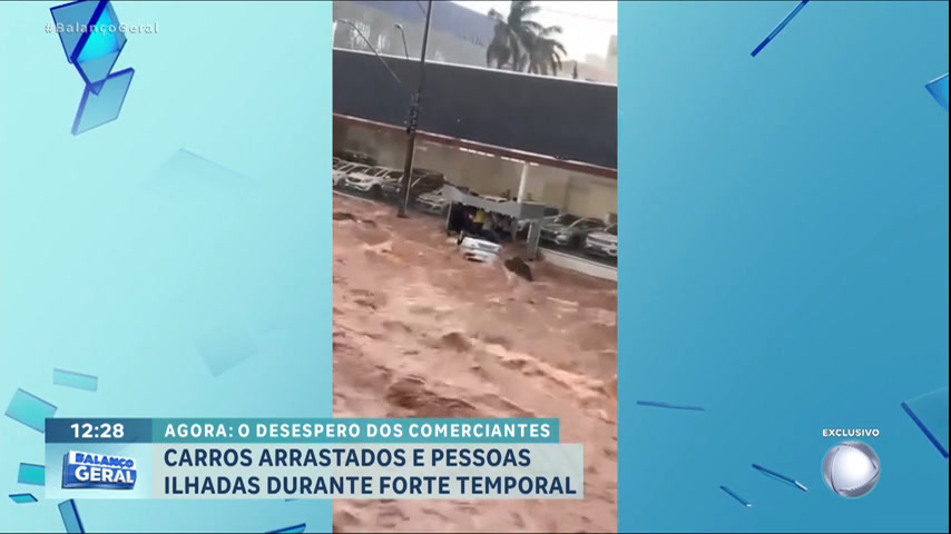 Vídeo: Vídeo: carros são levados pela correnteza durante temporal no interior paulista