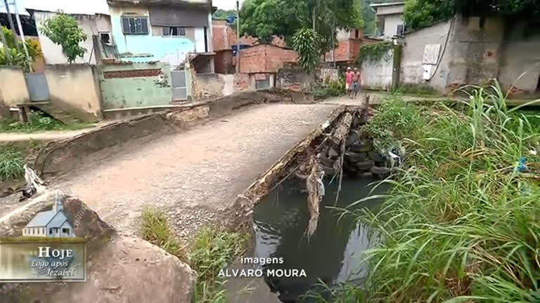 Vídeo: Moradores esperam por reconstrução de uma ponte na Baixada Fluminense