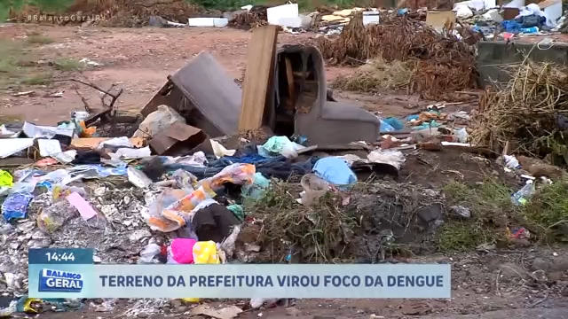 Vídeo: Terreno da prefeitura vira foco de dengue em Nova Iguaçu (RJ)