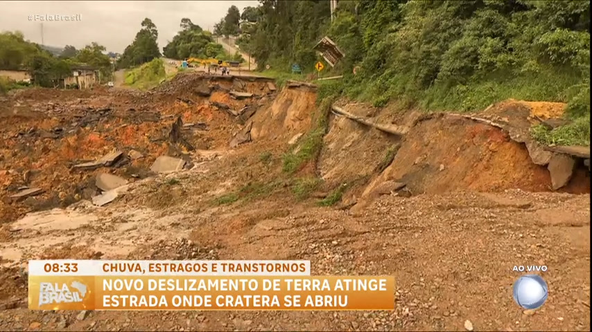 Vídeo: Novo deslizamento de terra atinge estrada de Santa Catarina onde cratera se abriu