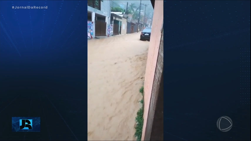 Vídeo: Defesa Civil alerta para alto risco de deslizamentos após temporal em São Sebastião (SP)