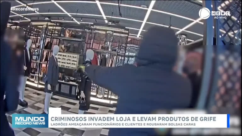 Vídeo: Criminosos invadem loja de luxo e roubam mais de R$ 280 mil em produtos de grife