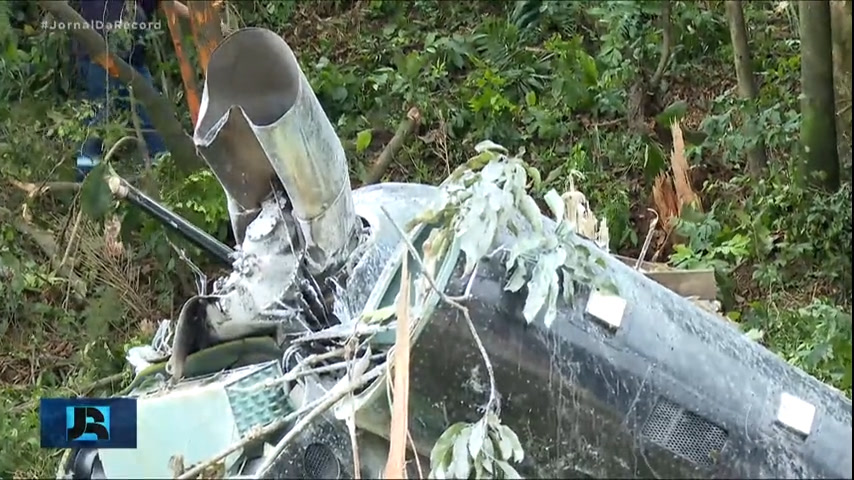 Vídeo: Helicóptero que caiu em Barueri (SP) passará por perícia para descobrir causa do acidente