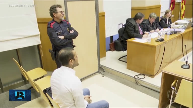 Vídeo: Daniel Alves é convocado ao Tribunal de Barcelona; sentença deve sair nesta quinta-feira (22)