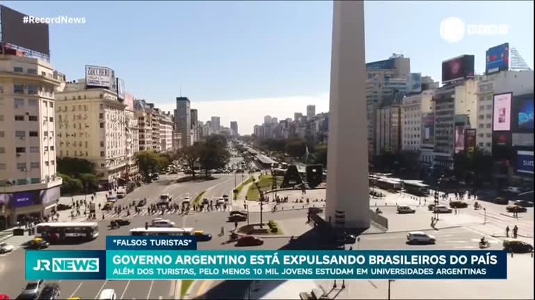 Vídeo: Milei barra entrada de brasileiros na Argentina e os chama de 'falsos turistas'