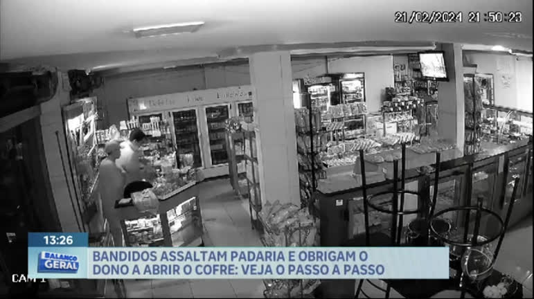 Vídeo: Bandidos assaltam padaria e obrigam dono a abrir cofre no Recanto das Emas
