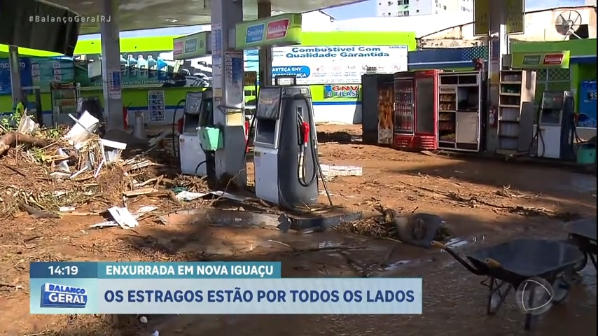 Vídeo: Famílias perdem tudo durante temporal em Nova Iguaçu (RJ)