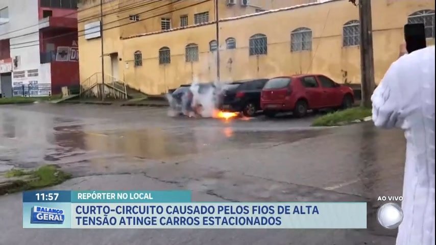 Vídeo: Fios de alta tensão explodem e atingem carros em Sobradinho no DF