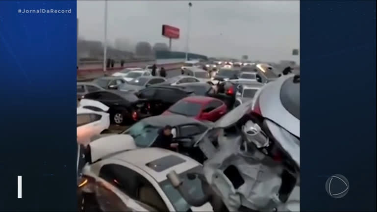 Vídeo: Minuto JR Mundo : inverno rigoroso na China causa engavetamento entre quase 100 carros
