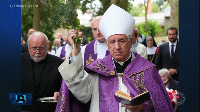 Papa aceita renúncia de arcebispo polonês acusado de encobrir abusos sexuais