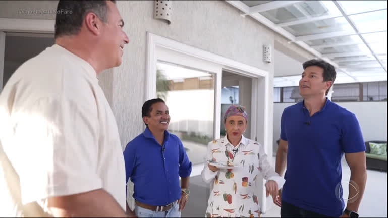 Vídeo: Reinaldo Gottino "entrega" seu vizinho Manoel Gomes durante visita do Faro