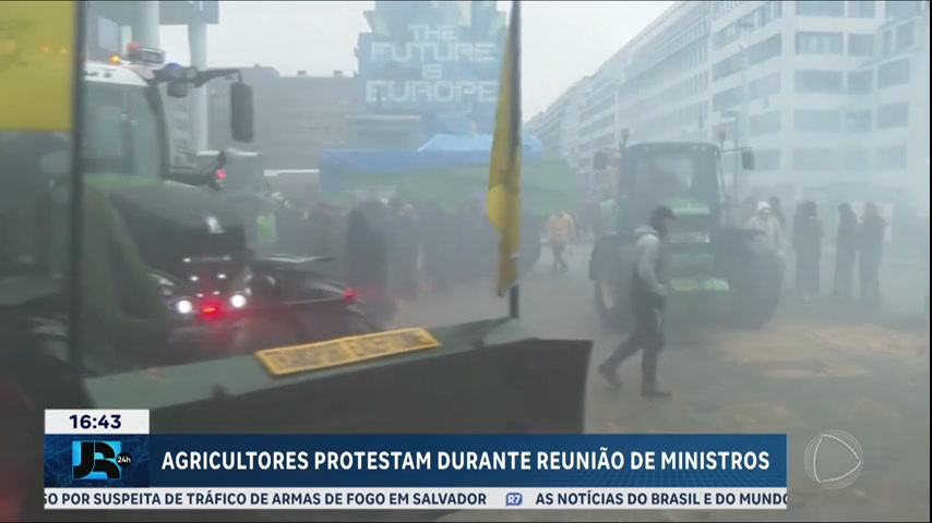 Vídeo: Agricultores protestam durante reunião de ministros na Bélgica