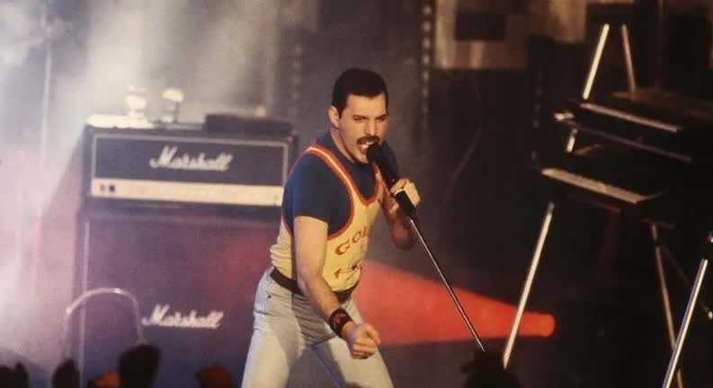 Vídeo: Integrantes do Queen teriam desaprovado holograma de Freddie Mercury em shows