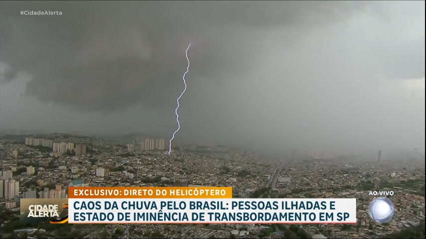 Vídeo: São Paulo ficam estado de alerta durante forte chuva na tarde desta quarta-feira (28)