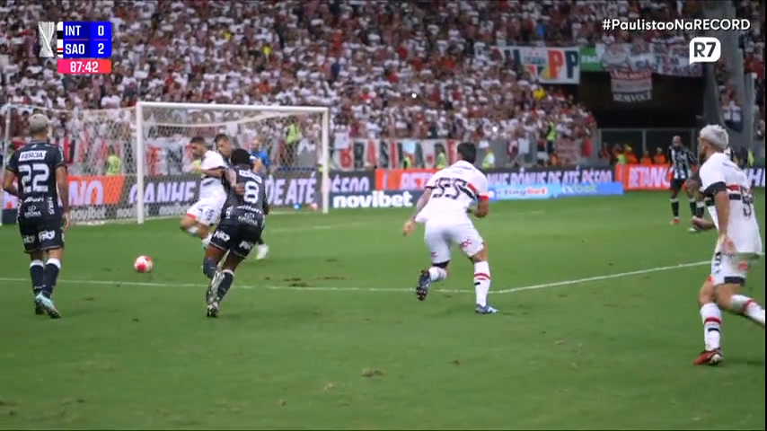 Vídeo: Por pouco! James Rodríguez quase marca o terceiro gol do São Paulo contra o Inter de Limeira