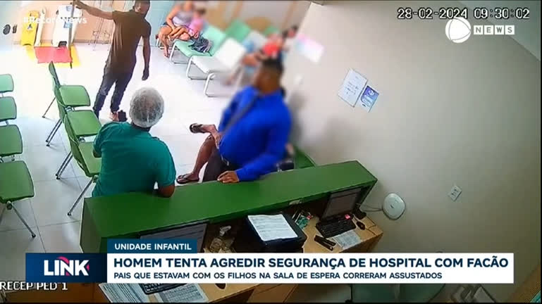 Vídeo: Homem invade hospital infantil com facão e ataca segurança; veja vídeo