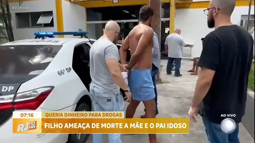 Vídeo: Homem é preso após ameaçar mãe e pai de morte na Baixada Fluminense