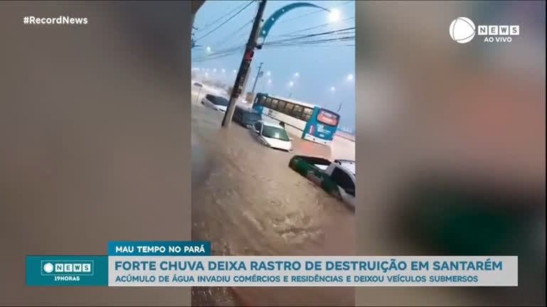 Vídeo: Chuva provoca alagamentos e queda de árvores em Santarém, no Pará