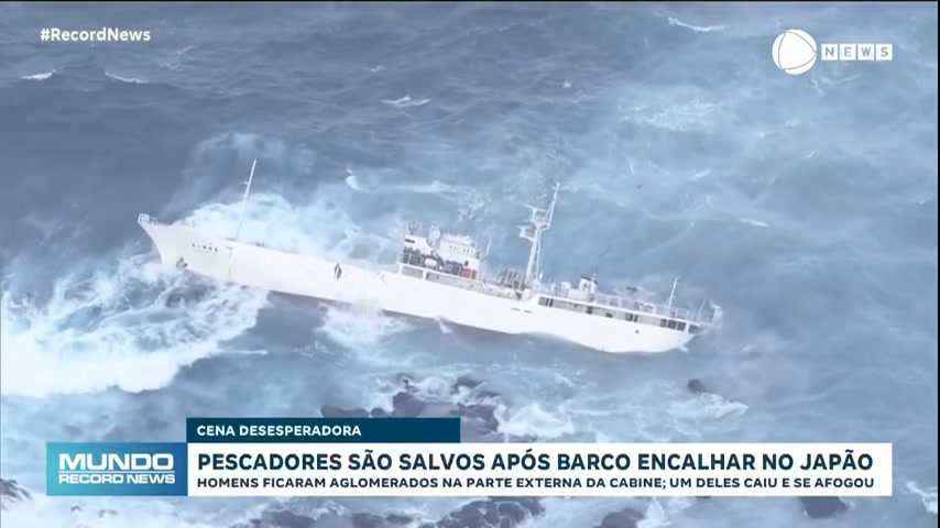 Vídeo: Pescadores são resgatados de helicóptero após barco encalhar no Japão