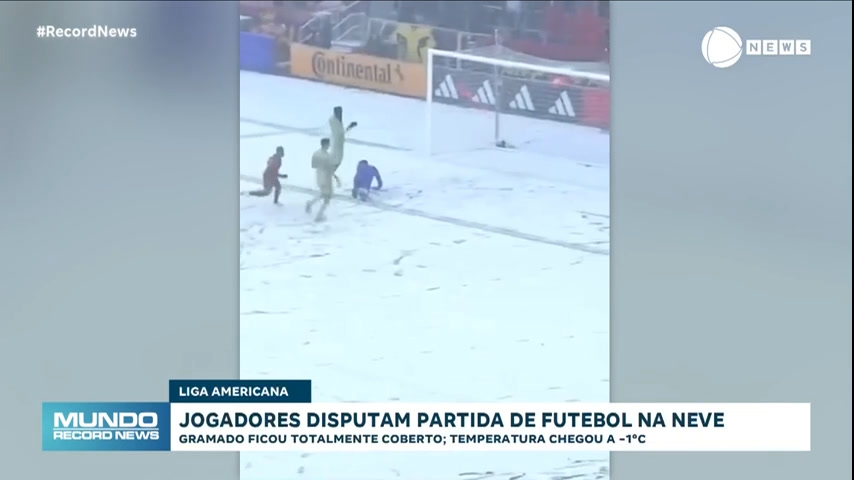 Vídeo: Veja vídeo: jogadores disputam partida de futebol em gramado tomado pela neve