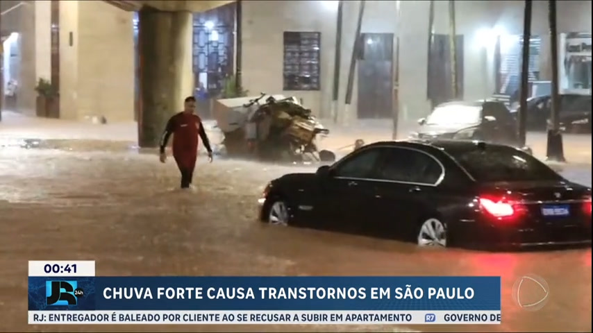 Vídeo: Temporal castiga São Paulo e Rio de Janeiro na noite desta terça (5)
