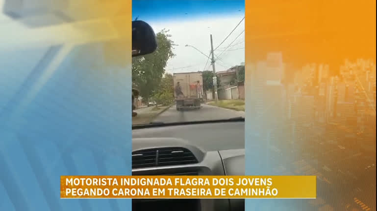 Vídeo: Jovens são flagrados pegando "carona" na traseira de caminhão em BH