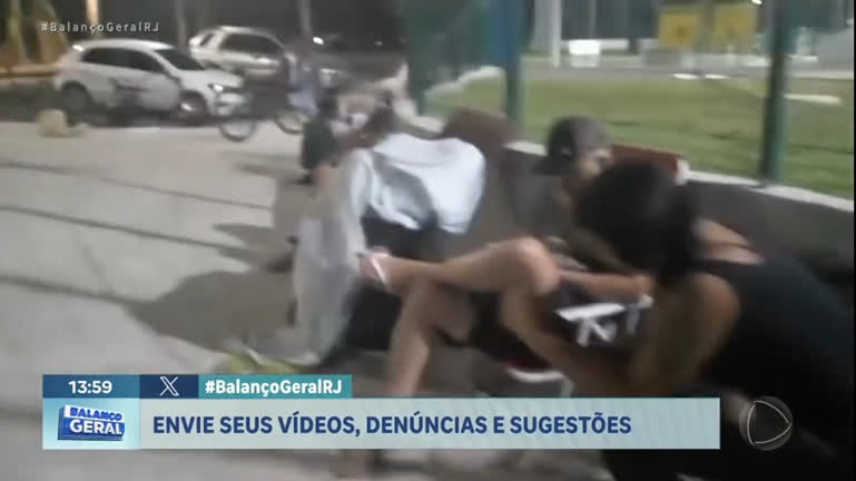 Vídeo: Pais dormem em porta de escolas para tentar conseguir vaga para os filhos na zona oeste do Rio