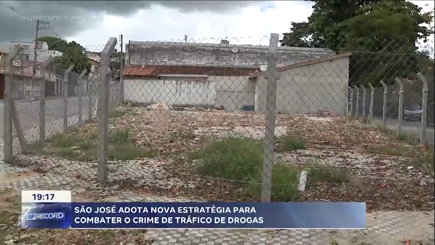 Vídeo: Imóveis usados pelo tráfico de drogas são demolidos