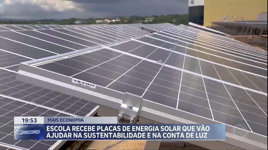 Vídeo: Escola recebe placas de energia solar para ajudar na conta de luz