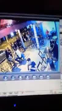 Vídeo: Homem mata ex-namorada e dono de bar em Piracicaba (SP)