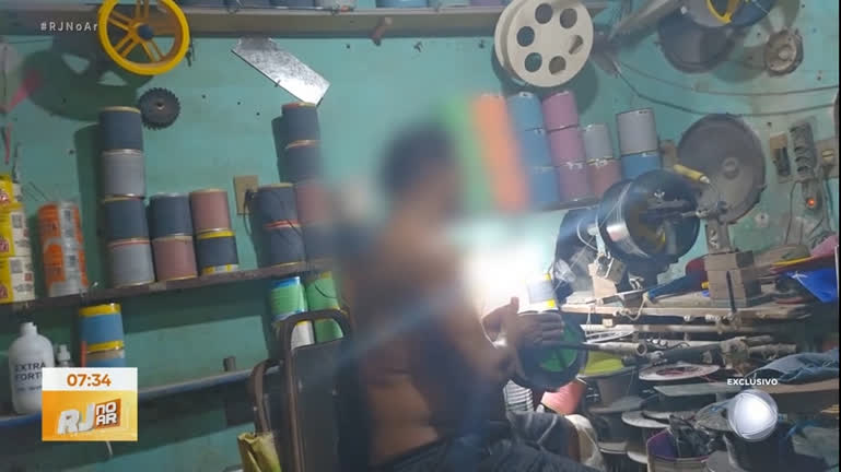 Vídeo: Produção de linha chilena é flagrada em fábrica clandestina na zona norte do Rio de Janeiro