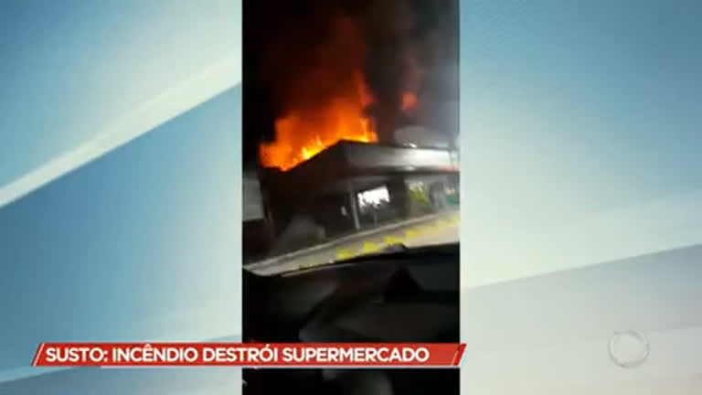 Vídeo: Supermercado é destruído por incêndio em Pouso Alegre (MG)